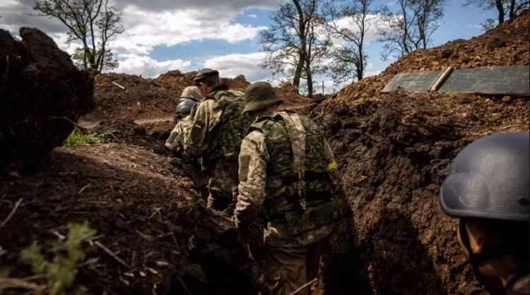 Quan doi Nga dang bung no o mat tran nam Donetsk-Hinh-8