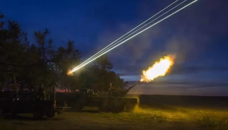 Đêm rực lửa, Nga phóng số UAV kỷ lục, phòng không Ukraine tê liệt - Hình 2 Dem ruc lua, Nga phong so UAV ky luc, phong khong Ukraine te liet-Hinh-2