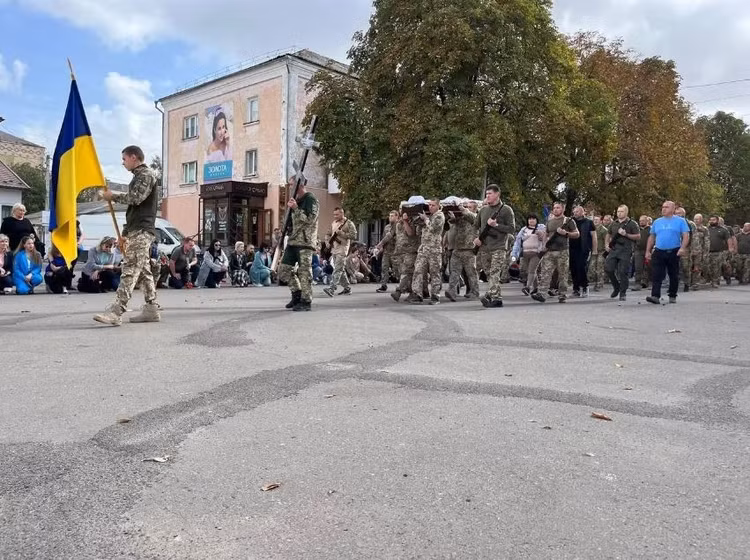 Mất Ugledar, một tiểu đoàn trưởng Quân đội Ukraine tự sát Mat Ugledar, mot tieu doan truong Quan doi Ukraine tu sat