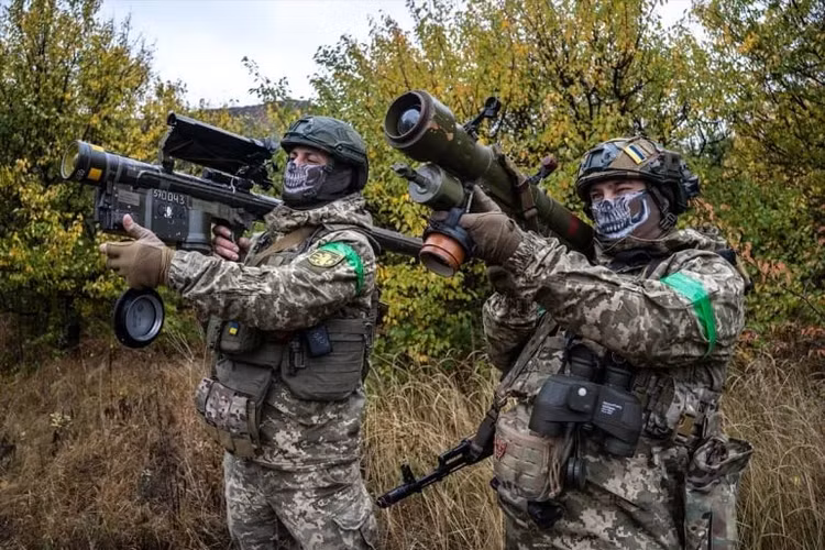 Tuyến phòng thủ Ukraine bất lực trước chiến thuật mới của quân Nga - Hình 17 Tuyen phong thu Ukraine bat luc truoc chien thuat moi cua quan Nga-Hinh-17