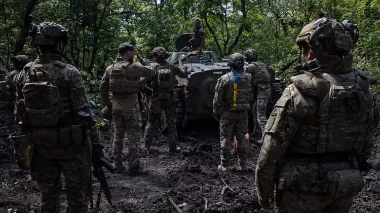 Tuyến phòng thủ Ukraine bất lực trước chiến thuật mới của quân Nga - Hình 16 Tuyen phong thu Ukraine bat luc truoc chien thuat moi cua quan Nga-Hinh-16