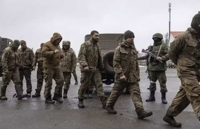 100.000 lính đào ngũ, Ukraine đối mặt với tình trạng khó khăn - Hình 4 100.000 linh dao ngu, Ukraine doi mat voi tinh trang kho khan-Hinh-4
