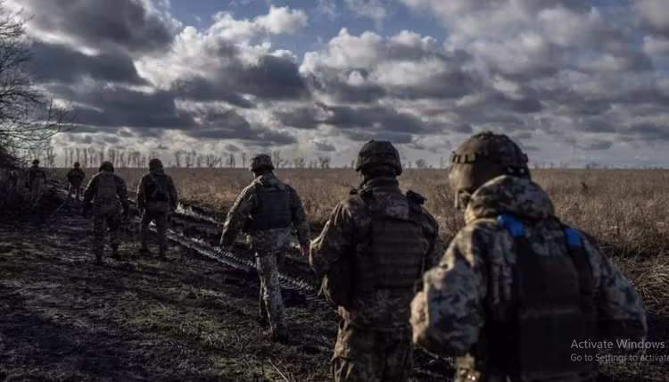 100.000 lính đào ngũ, Ukraine đối mặt với tình trạng khó khăn - Hình 15 100.000 linh dao ngu, Ukraine doi mat voi tinh trang kho khan-Hinh-15