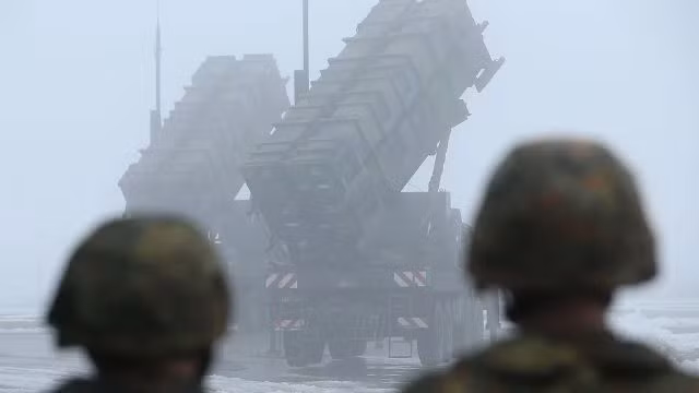 Tên lửa Iskander Nga “hóa vàng” hệ thống phòng không Patriot của Ukraine - Hình 4 Ten lua Iskander Nga “hoa vang” he thong phong khong Patriot cua Ukraine-Hinh-4