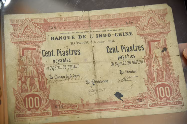 Người có bộ sưu tập tiền cổ hơn 10.000 tờ - Hình 9 Nguoi co bo suu tap tien co hon 10.000 to-Hinh-9