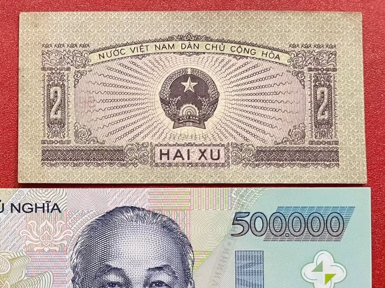 Người có bộ sưu tập tiền cổ hơn 10.000 tờ - Hình 6 Nguoi co bo suu tap tien co hon 10.000 to-Hinh-6