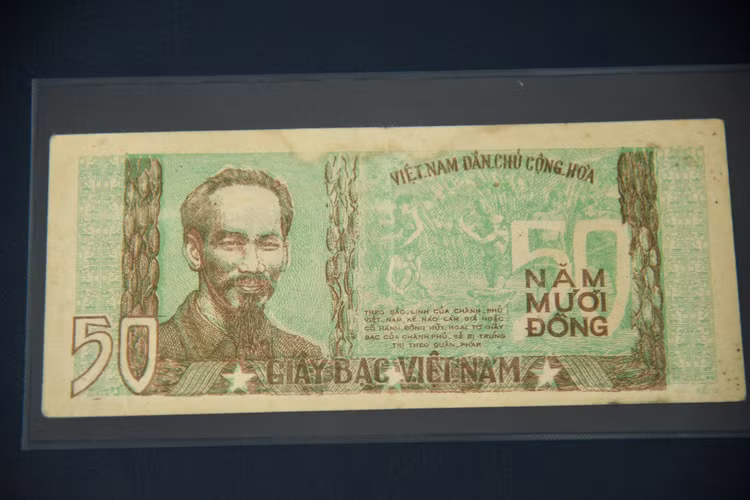 Người có bộ sưu tập tiền cổ hơn 10.000 tờ - Hình 3 Nguoi co bo suu tap tien co hon 10.000 to-Hinh-3