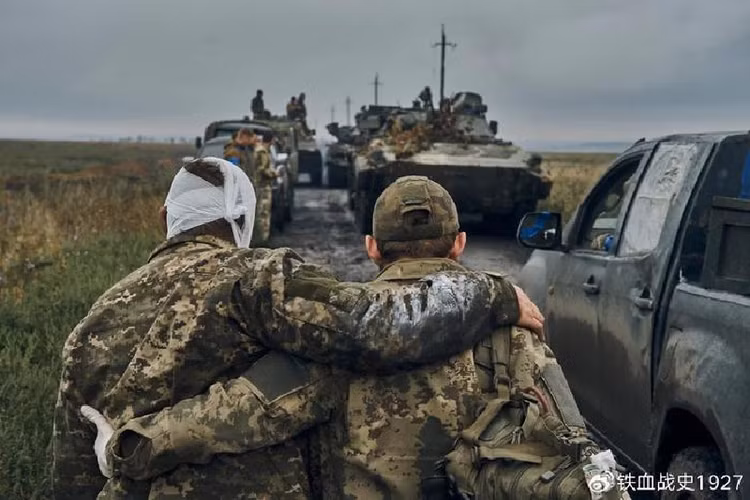 Linh Ukraine rut lui khoi Kursk, quan Nga van truy duoi suot 2 km-Hinh-13