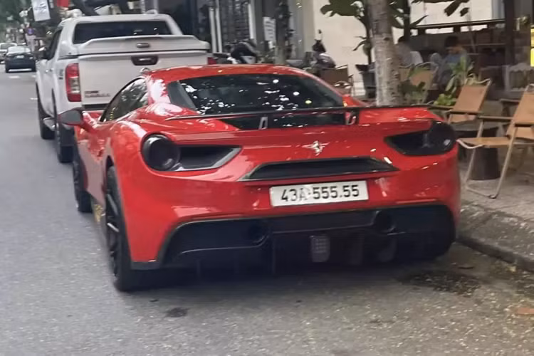 Tận thấy Ferrari 488 GTB "siêu biển ngũ quý 5" tại Đà Nẵng - Hình 2 Tan thay Ferrari 488 GTB