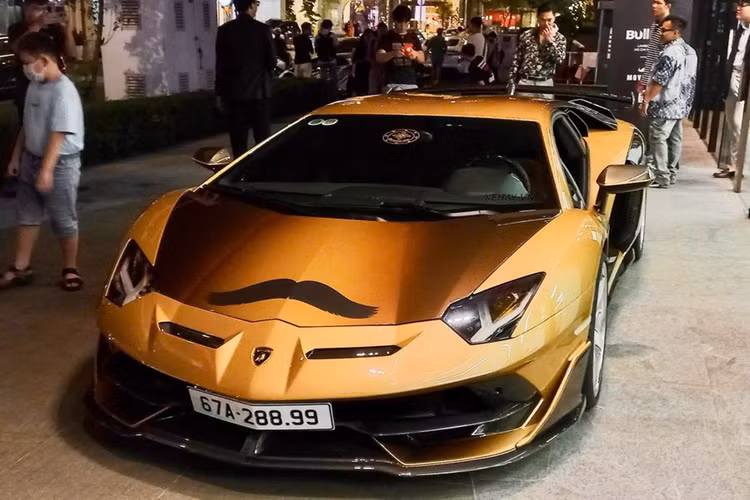 Tận thấy "đàn bò tót" Lamborghini trăm tỷ đồng tại Sài Gòn - Hình 7 Tan thay