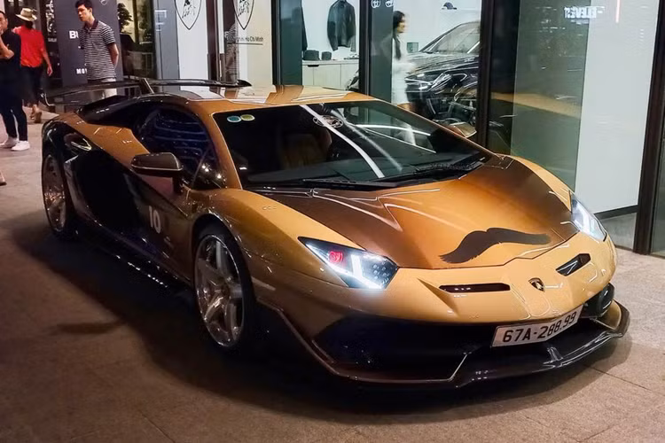 Tận thấy "đàn bò tót" Lamborghini trăm tỷ đồng tại Sài Gòn - Hình 9 Tan thay
