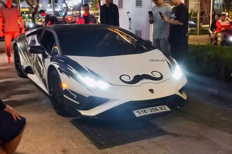 Tận thấy "đàn bò tót" Lamborghini trăm tỷ đồng tại Sài Gòn - Hình 6 Tan thay