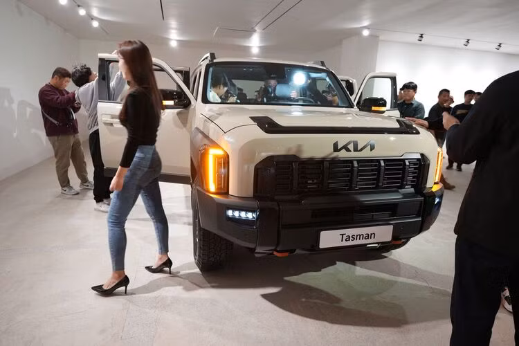 Cận cảnh thiết kế dị "bằng xương bằng thịt" của Kia Tasman 2025 - Hình 9 Can canh thiet ke di