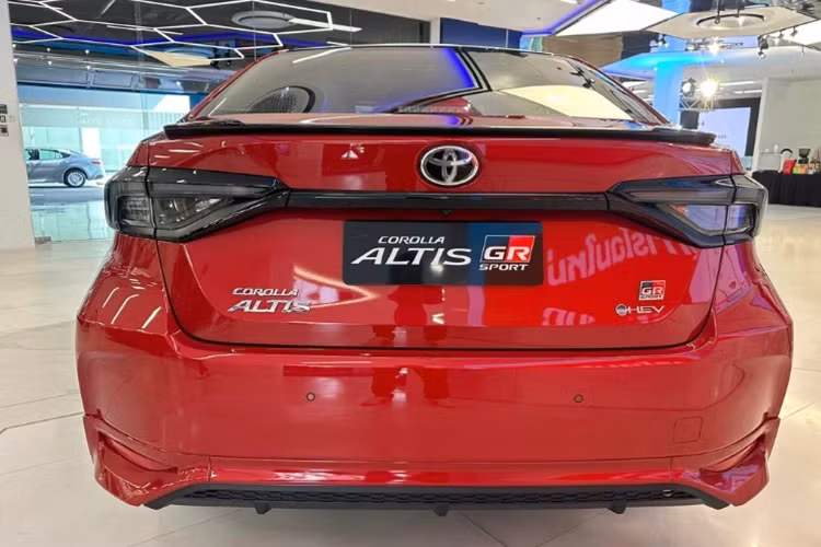 Can canh Toyota Corolla Altis GR Sport 2025 hon 834 trieu dong-Hinh-7