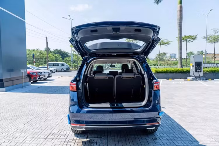 BYD M6 giá 756 triệu tại Việt Nam, đối thủ Toyota Innova Cross - Hình 11 BYD M6 gia 756 trieu tai Viet Nam, doi thu Toyota Innova Cross-Hinh-11