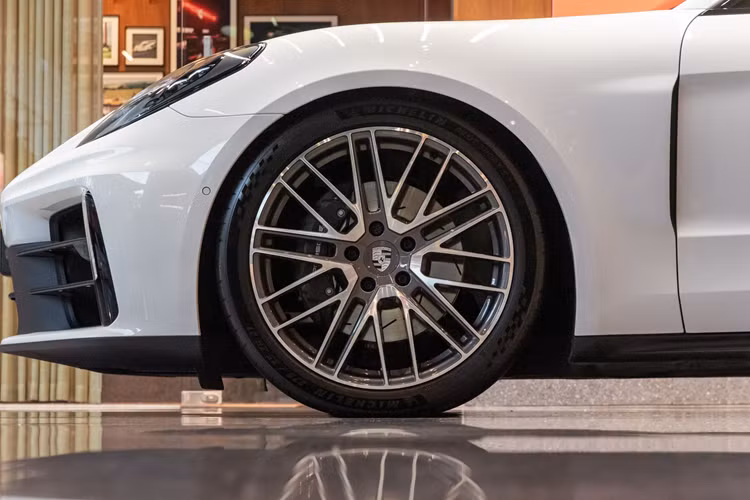 Tận thấy Porsche Panamera 2025 từ 6,42 tỷ vừa ra mắt Việt Nam - Hình 11 Tan thay Porsche Panamera 2025 tu 6,42 ty vua ra mat Viet Nam-Hinh-11