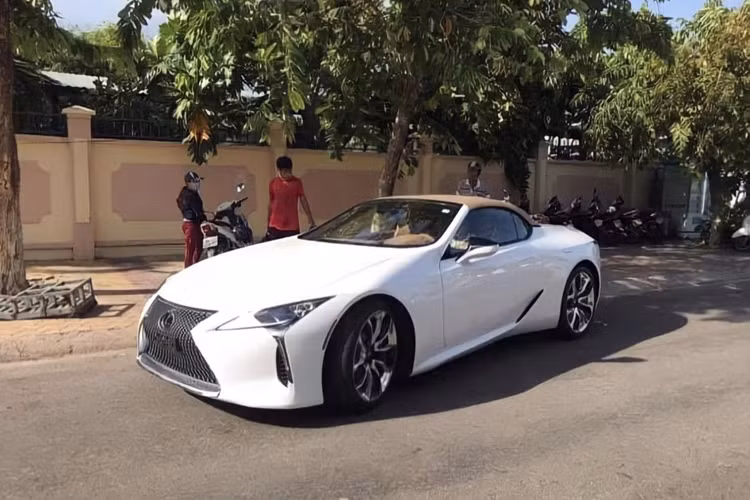 Lexus LC 500 Convertible hon 10 ty doc nhat Viet Nam 