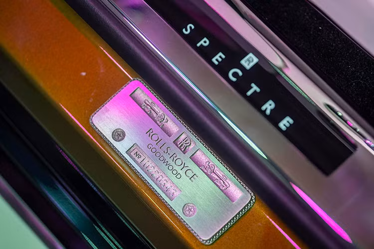Rolls-Royce Spectre thu 2 cua dai gia Sai Gon, khong duoi 25 ty-Hinh-8