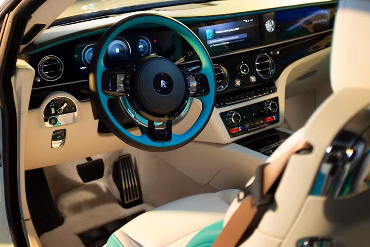Rolls-Royce Spectre thu 2 cua dai gia Sai Gon, khong duoi 25 ty-Hinh-9