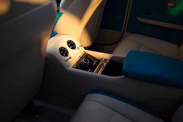 Rolls-Royce Spectre thu 2 cua dai gia Sai Gon, khong duoi 25 ty-Hinh-12