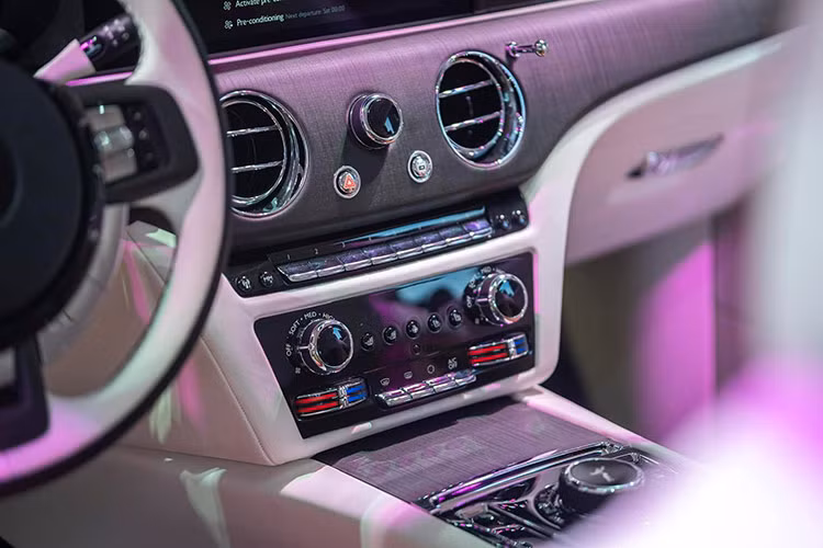 Rolls-Royce Spectre thu 2 cua dai gia Sai Gon, khong duoi 25 ty-Hinh-10