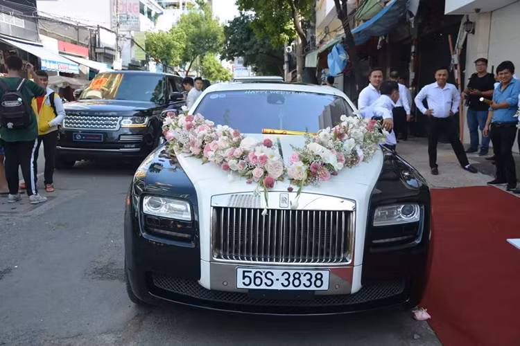 Bộ đôi Rolls-Royce siêu sang biển cặp 38 của đại gia Minh Nhựa - Hình 2 Bo doi Rolls-Royce sieu sang bien cap 38 cua dai gia Minh Nhua-Hinh-2