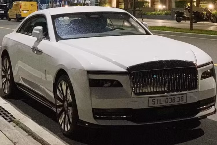 Bộ đôi Rolls-Royce siêu sang biển cặp 38 của đại gia Minh Nhựa - Hình 6 Bo doi Rolls-Royce sieu sang bien cap 38 cua dai gia Minh Nhua-Hinh-6