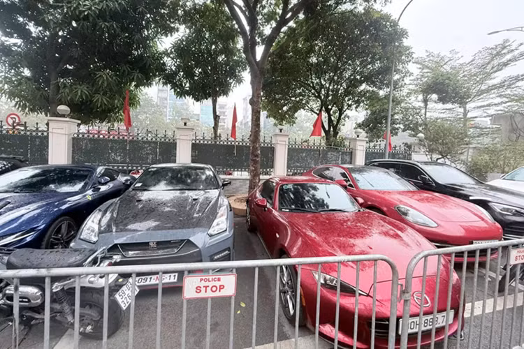 Tận thấy dàn "xế hộp" trăm tỷ của Mr Pips - Phó Đức Nam - Hình 8 Tan thay dan