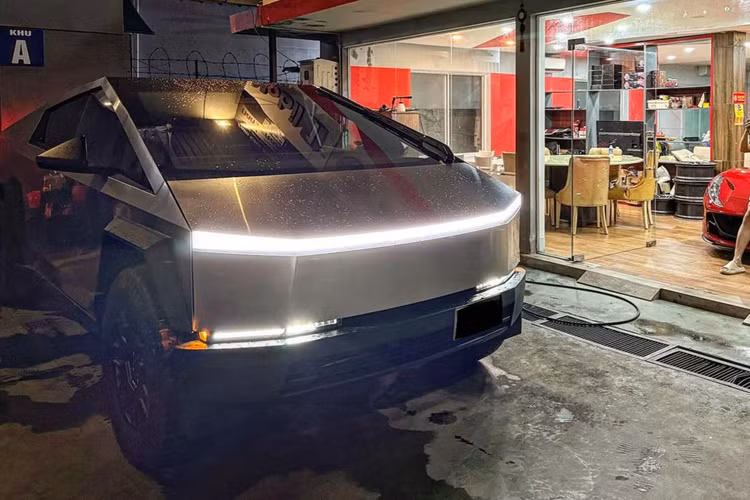 Cận cảnh Tesla Cybertruck 2024 hơn 6 tỷ đồng, đầu tiên phố Việt - Hình 8 Can canh Tesla Cybertruck 2024 hon 6 ty dong, dau tien pho Viet-Hinh-8