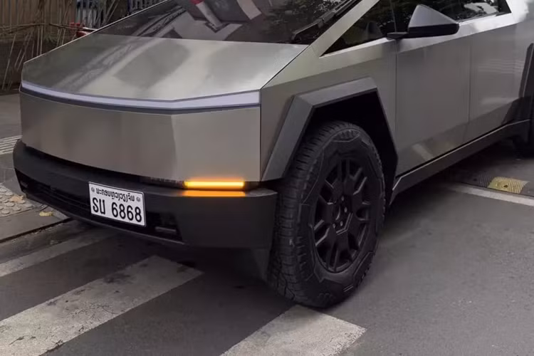 Cận cảnh Tesla Cybertruck 2024 hơn 6 tỷ đồng, đầu tiên phố Việt - Hình 6 Can canh Tesla Cybertruck 2024 hon 6 ty dong, dau tien pho Viet-Hinh-6