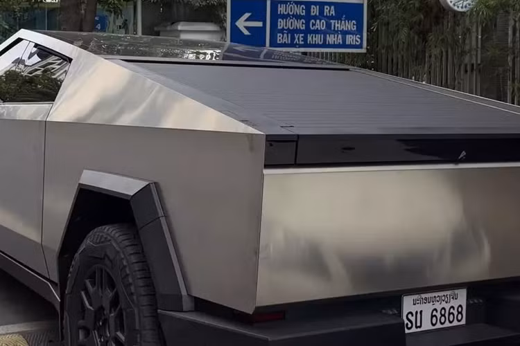 Cận cảnh Tesla Cybertruck 2024 hơn 6 tỷ đồng, đầu tiên phố Việt - Hình 5 Can canh Tesla Cybertruck 2024 hon 6 ty dong, dau tien pho Viet-Hinh-5