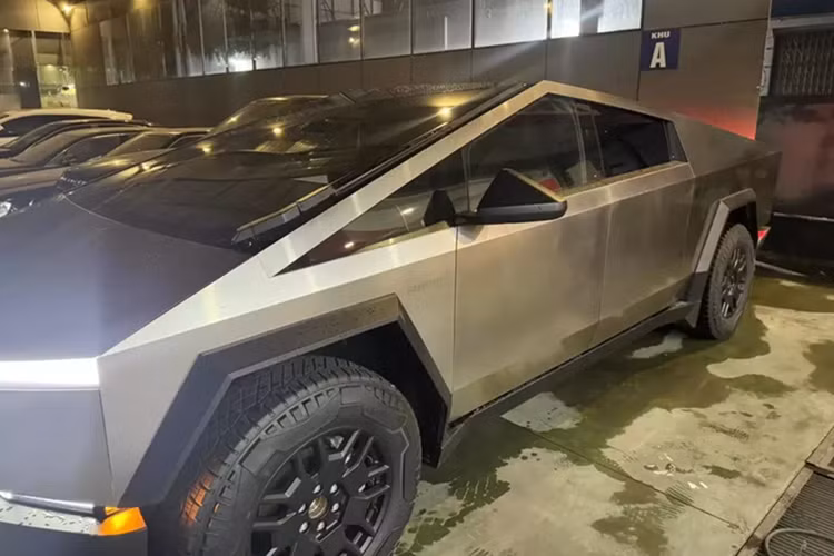 Cận cảnh Tesla Cybertruck 2024 hơn 6 tỷ đồng, đầu tiên phố Việt - Hình 9 Can canh Tesla Cybertruck 2024 hon 6 ty dong, dau tien pho Viet-Hinh-9