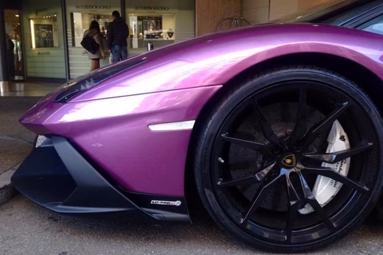 Soi cap doi Lamborghini trieu do 