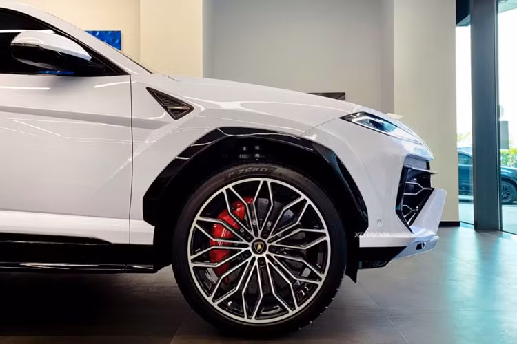 Cận cảnh siêu SUV Lamborghini Urus SE giá 15,6 tỷ tại Việt Nam - Hình 7 Can canh sieu SUV Lamborghini Urus SE gia 15,6 ty tai Viet Nam-Hinh-7