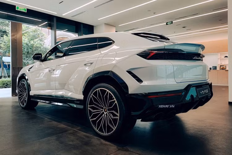 Cận cảnh siêu SUV Lamborghini Urus SE giá 15,6 tỷ tại Việt Nam - Hình 11 Can canh sieu SUV Lamborghini Urus SE gia 15,6 ty tai Viet Nam-Hinh-11