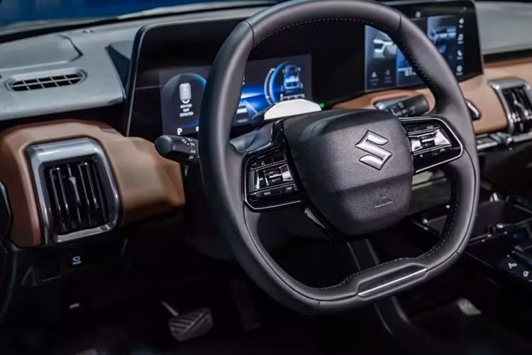Cận cảnh Suzuki e Vitara 2025 mới, khởi điểm 602 triệu đồng - Hình 7 Can canh Suzuki e Vitara 2025 moi, khoi diem 602 trieu dong-Hinh-7