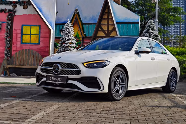 Mercedes-Benz Việt Nam nâng cấp C-Class 2025, từ 1,599 tỷ đồng - Hình 6 Mercedes-Benz Viet Nam nang cap C-Class 2025, tu 1,599 ty dong-Hinh-6