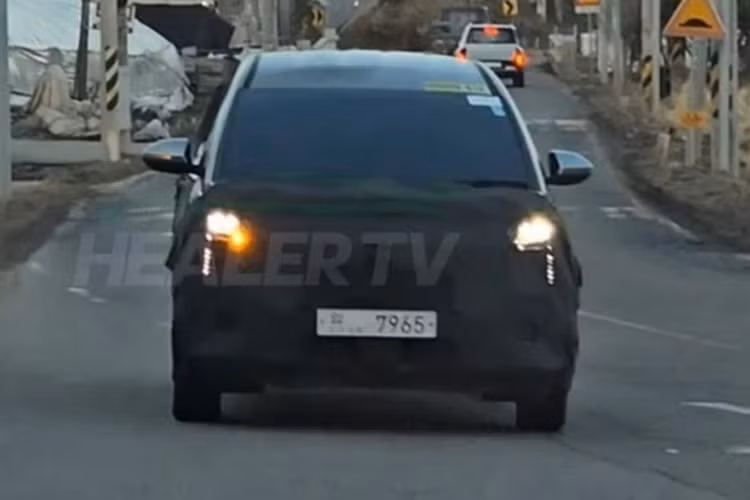 Hyundai Stargazer 2025 mới lộ diện, thiết kế mới gây tò mò - Hình 2 Hyundai Stargazer 2025 moi lo dien, thiet ke moi gay to mo-Hinh-2