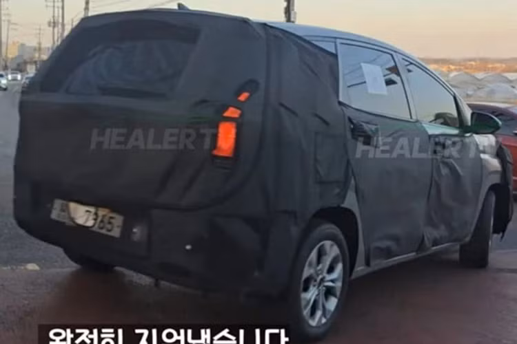 Hyundai Stargazer 2025 mới lộ diện, thiết kế mới gây tò mò - Hình 3 Hyundai Stargazer 2025 moi lo dien, thiet ke moi gay to mo-Hinh-3