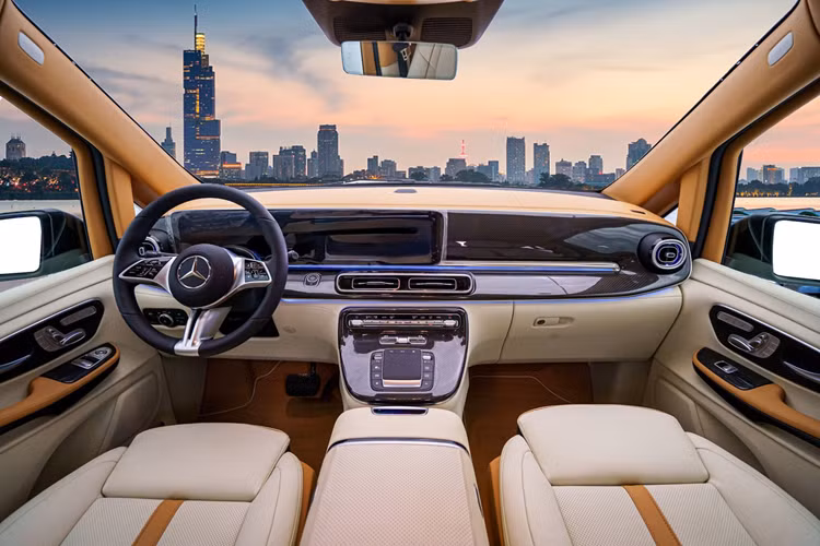 Mercedes-Benz V-Class “biến hình” toàn diện với gói độ Mansory - Hình 5 Mercedes-Benz V-Class “bien hinh” toan dien voi goi do Mansory-Hinh-5