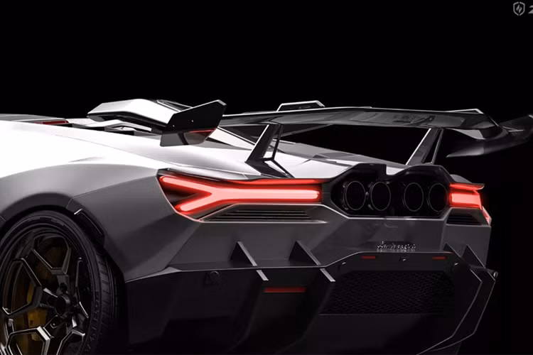"Siêu bò" Lamborghini Revuelto khoác áo độ sợi carbon từ Zacoe - Hình 6 Hệ thống hybrid bao gồm động cơ điện 300 mã lực ở cầu trước, cùng bộ đôi máy phát P2-P3 eMotor 150 mã lực ở phía sau, kết hợp hộp số ly hợp kép 8 cấp. Tổng công suất tối đa đạt 1.015 mã lực, cho phép Revuelto tăng tốc từ 0-100 km/h trong khoảng 2,5 giây và chạm tốc độ tối đa vượt ngưỡng 350 km/h.