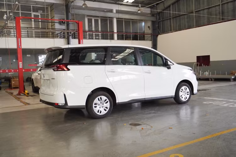 "Nội soi" các phiên bản MG G50 giá mềm sắp bán tại Việt Nam - Hình 8 Phiên bản 1.5 AT Lux cao cấp nhất sẽ có ghế ngồi bọc da, ghế lái chỉnh điện 6 hướng, ghế phụ chỉnh điện 4 hướng. Xe có thêm dàn âm thanh 6 loa. Phiên bản này cũng có thêm tùy chọn 7 ghế thay vì chỉ có 8 ghế như hai phiên bản thấp hơn.