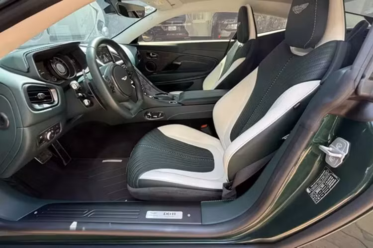 Aston Martin DB11 vừa ra biển khủng, đại gia Việt rao bán 13 tỷ - Hình 7 Aston Martin DB11 vua ra bien khung, dai gia Viet rao ban 13 ty-Hinh-7