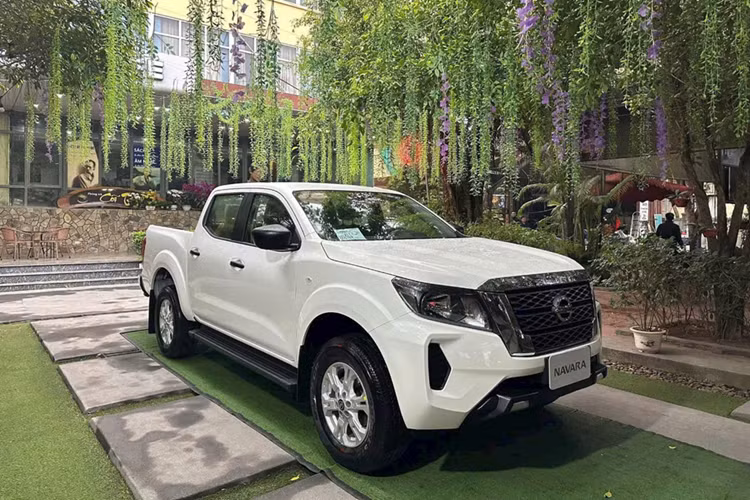 Bán tải Nissan Navara tại Việt Nam giảm "mạnh tay" tới 90 triệu đồng - Hình 7 Ban tai Nissan Navara tai Viet Nam giam