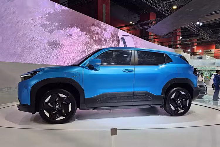 Soi can canh Toyota Urban Cruiser EV, doi thu Hyundai Creta Electric-Hinh-4