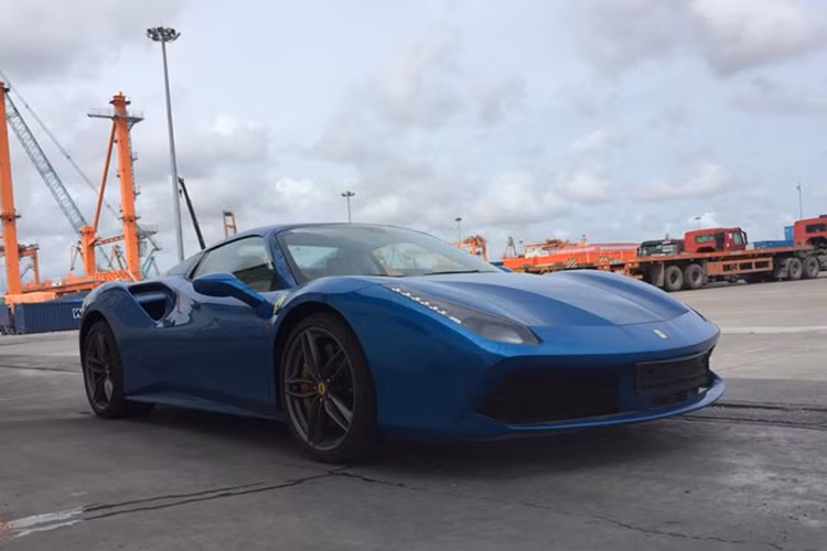 Ferrari 488 Spider của đại gia Việt tái xuất sau nhiều năm ở ẩn - Hình 3 Ferrari 488 Spider cua dai gia Viet tai xuat sau nhieu nam o an-Hinh-3