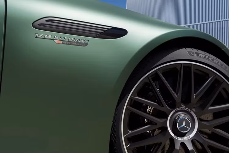 Tận thấy Mercedes-AMG SL63 hơn 12 tỷ đầu tiên về Việt Nam - Hình 4 Tan thay Mercedes-AMG SL63 hon 12 ty dau tien ve Viet Nam-Hinh-4