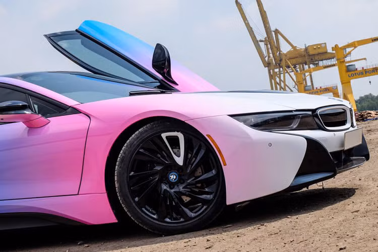 Siêu xe đình đám Việt Nam một thời - BMW i8 "màu hường" lạ mắt - Hình 3 Sieu xe dinh dam Viet Nam mot thoi - BMW i8