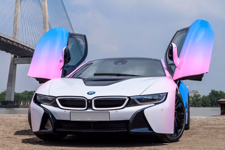 Siêu xe đình đám Việt Nam một thời - BMW i8 "màu hường" lạ mắt - Hình 7 Sieu xe dinh dam Viet Nam mot thoi - BMW i8