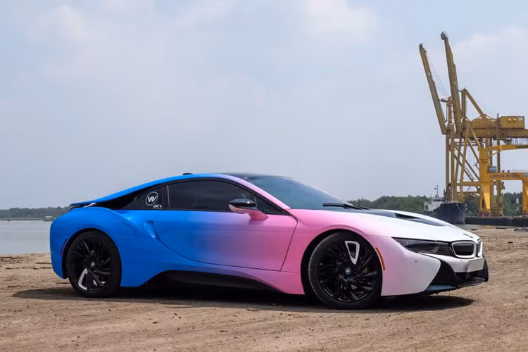 Siêu xe đình đám Việt Nam một thời - BMW i8 "màu hường" lạ mắt - Hình 2 Sieu xe dinh dam Viet Nam mot thoi - BMW i8